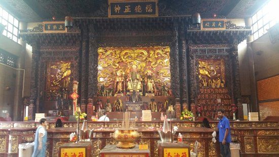 Loyang Tua Pek Kongtempel